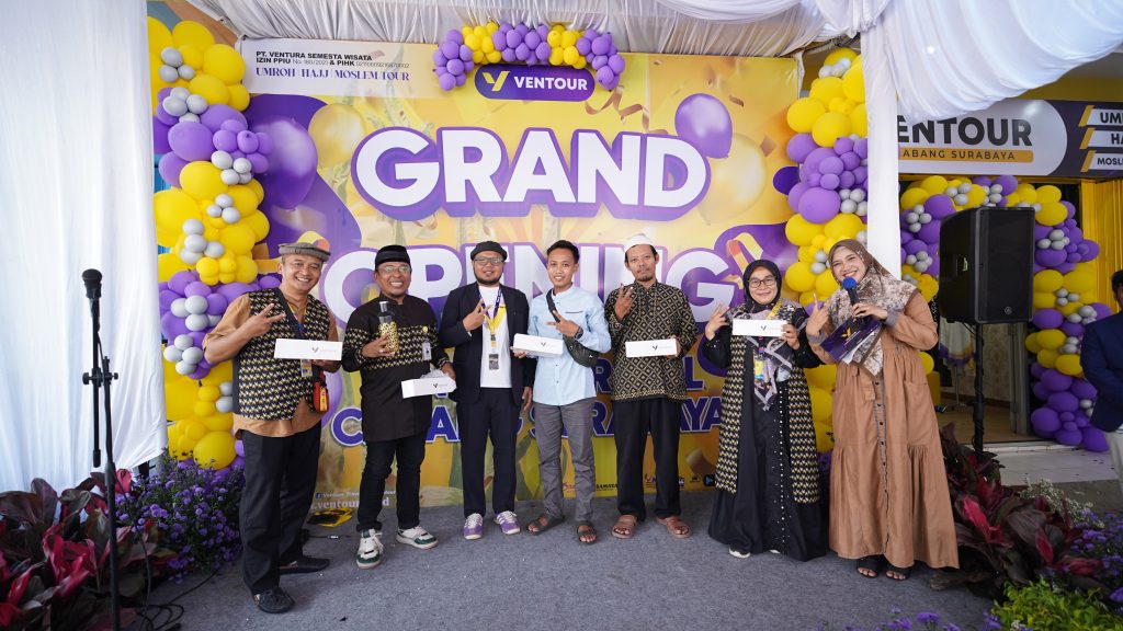 Pemberian doorprize saat Grand Opening kantor baru Ventour Surabaya